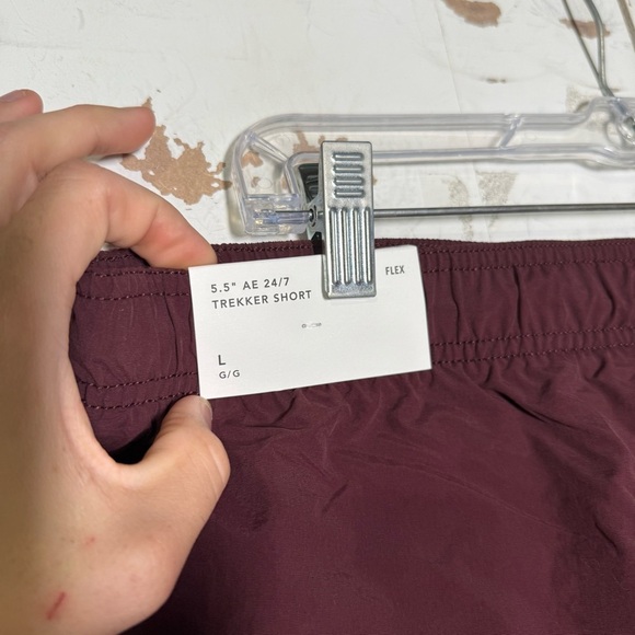 American Eagle 5.5” 24/7 Trekker Short Burgundy FLEX Size Large NWT Cargo - Picture 5 of 9